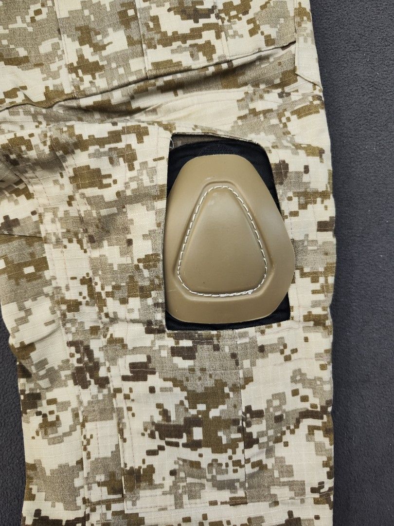 Tactical Desert Digital Camou Pants (Category: Trousers) located in Bulacan. Submitted by emilj23 (Listing ID 1470971162, Image 3). Description: Tactical Desert Digital Camou Pants Size 30 on tag L 39 W 30 Leg Hole 7 Condition 9.5/10 Color rate 9.5/10 No Issue.