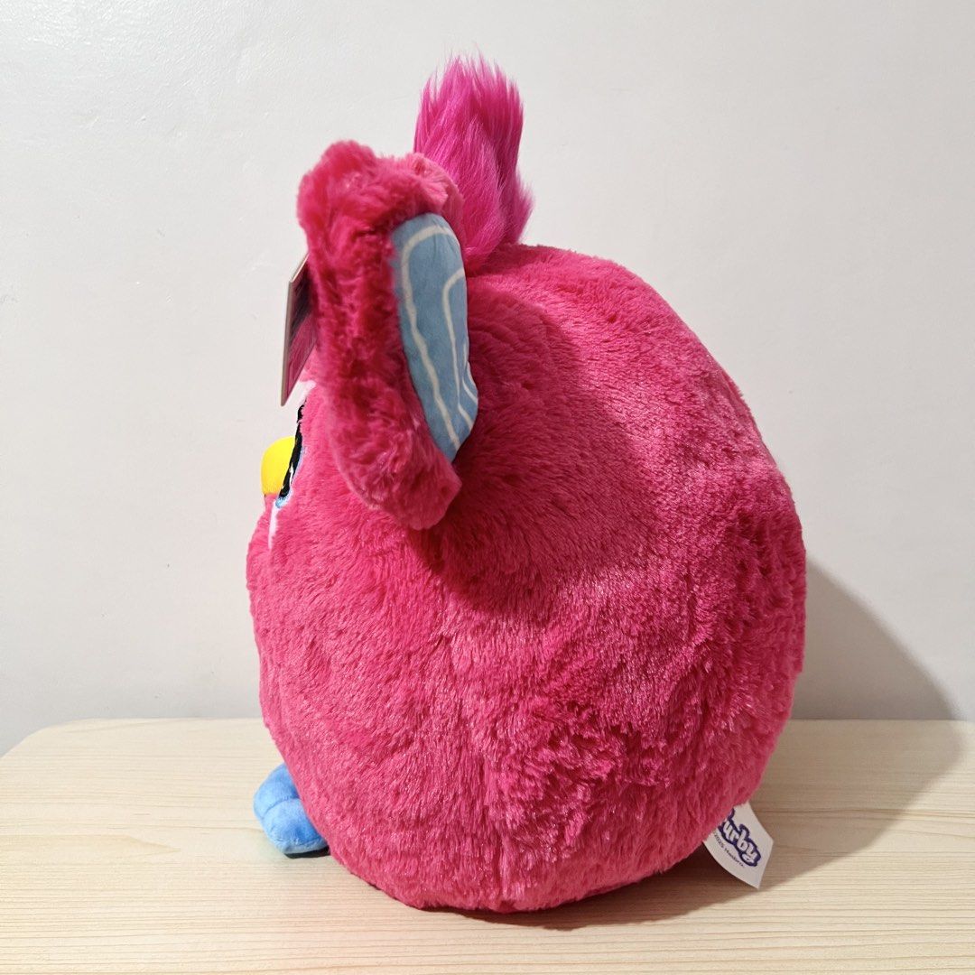 Taito Furby Big Plush height: 25-28cm - Php 500 (Category: Character Goods) located in Davao. Submitted by pandorastoybox (Listing ID 1470961673, Image 2). Description: Taito Furby Big Plush height: 25-28cm - Php 500.
