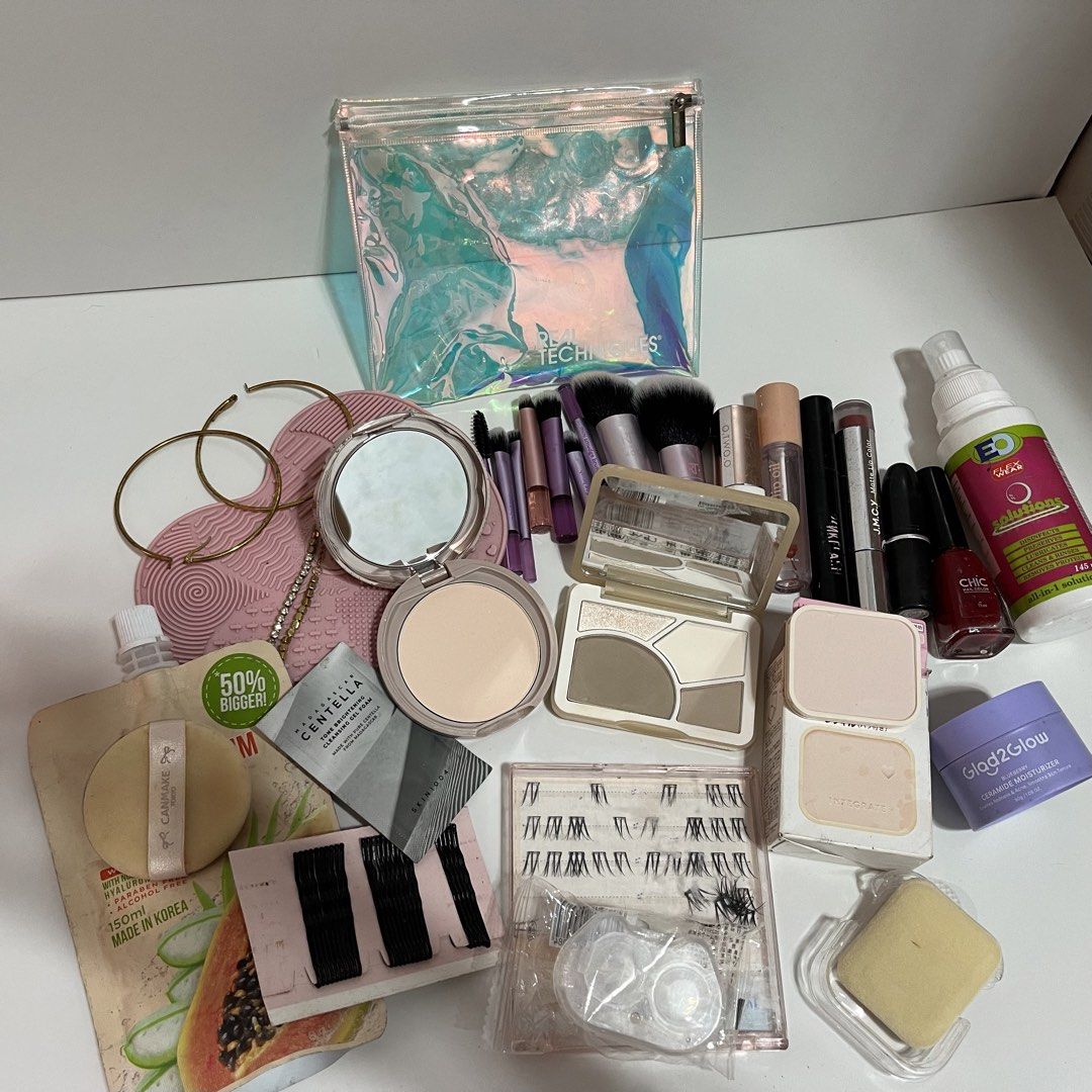 Take all (Category: Makeup) located in Malabon City. Submitted by aven25 (Listing ID 1468325076, Image 1). Description: 📌GOOD AS NEW (Thrice lng nagamit as u can see sa picture halos walang bawas, sanitize ng maigi) Hind rin pa expired, matagal pa expiration. RFS: Hindi ko naman nagagamit. 📌MAC LIPSTICK 📌CANMAKE MARSHMALLOW FINISH POWDER (Shade: Matte Light) 📌SHISEIDO TONE UP POWDER WITH SPF 50++++ 📌and many more. No issues Barely used ₱1200