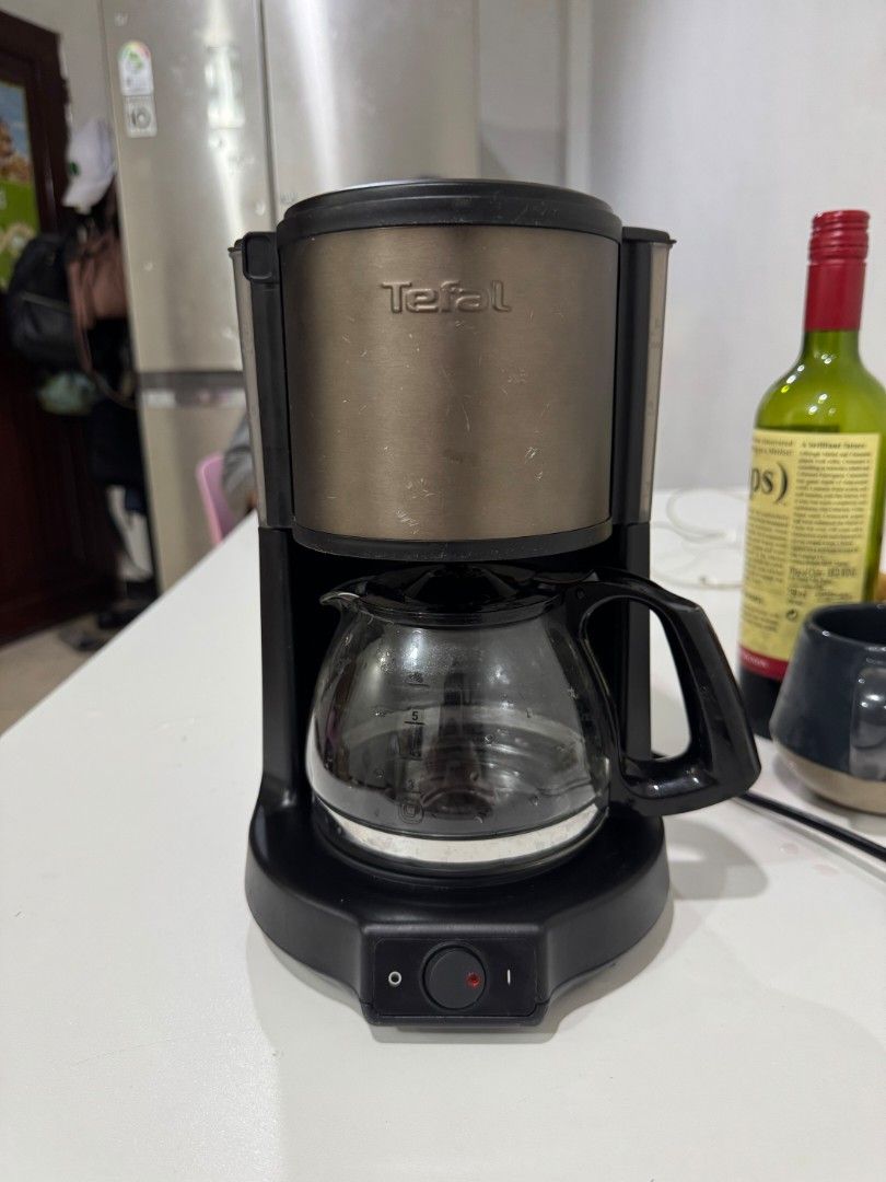 Tefal Delfini Mini Coffee Maker – 6 Cups (Category: Coffee Machines & Makers) located in Lapu Lapu. Submitted by axl.rose05 (Listing ID 1470937460, Image 1). Description: Tefal Delfini Mini Coffee Maker, perfect for your daily coffee at home or in the office. Compact design that doesn't take up much counter space. Features: ✓ Makes up to 6 cups of coffee ✓ Compact and space-saving ✓ Stainless steel finish ✓ Easy to use ✓ Ideal for home or office 