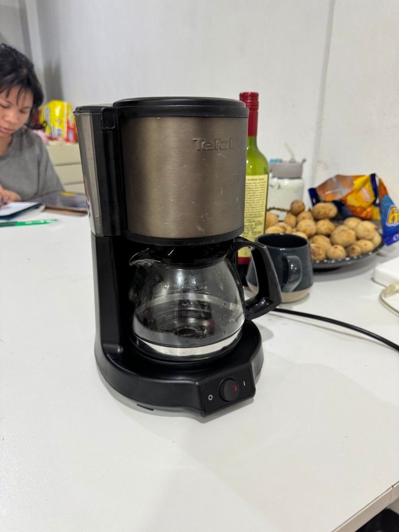 Tefal Delfini Mini Coffee Maker – 6 Cups (Category: Coffee Machines & Makers) located in Lapu Lapu. Submitted by axl.rose05 (Listing ID 1470937460, Image 2). Description: Tefal Delfini Mini Coffee Maker, perfect for your daily coffee at home or in the office. Compact design that doesn't take up much counter space. Features: ✓ Makes up to 6 cups of coffee ✓ Compact and space-saving ✓ Stainless steel finish ✓ Easy to use ✓ Ideal for home or office 