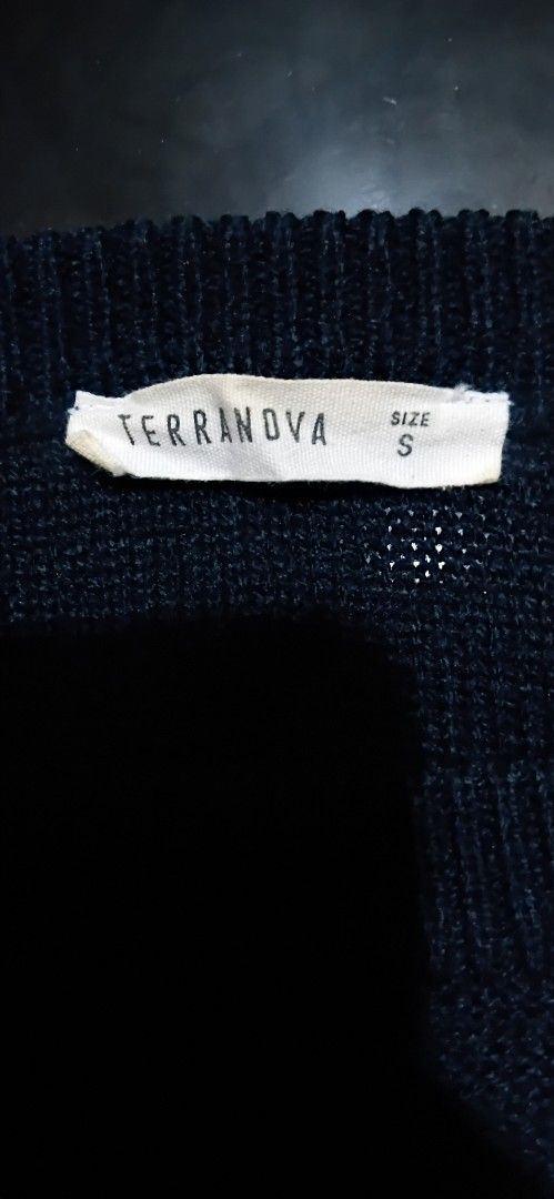 Terranova Dark Navy Knit Sweater (Category: Longsleeves) located in Las Pinas. Submitted by randomstuff.ph (Listing ID 1471063079, Image 3). Description: Terranova Dark Blue Knit Crew-Neck Sweater MEASUREMENTS: ~17" pit to pit, ~20.5" length SIZE: Small MATERIAL: 100% Acrylic CONDITION: Lightly used, tags slightly yellow YEAR BOUGHT: 2022.