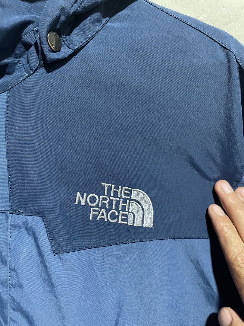 The North Face HyVent Blue Waterproof Jacket (Category: Coats, Jackets and Outerwear) located in Zamboanga. Submitted by guthens (Listing ID 1471067790, Image 3). Description: Condition- excellent Issue- none Color rate- 9.5/10.