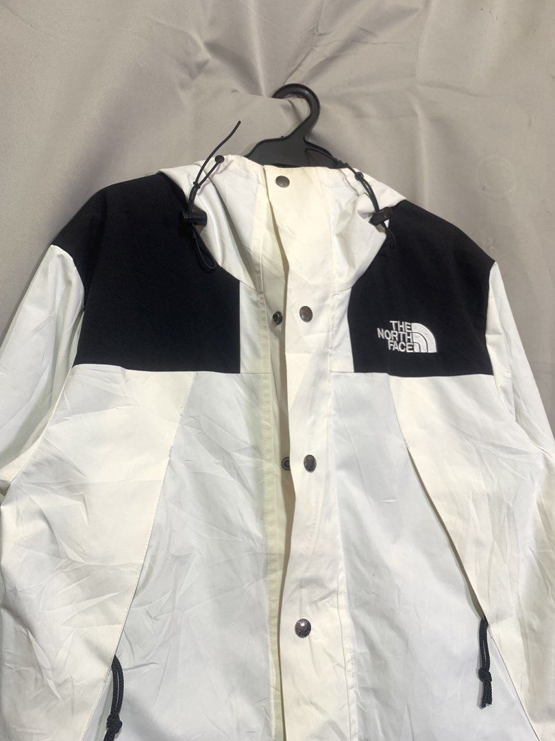 The North Face Mountain jacket GTX (Category: Activewear) located in Manila. Submitted by bibiies2.0xghettothrift (Listing ID 1470988324, Image 3). Description: Mine 1650 Details W23 L29 Large to XL brandnew condition loc. baclaran parañaque.