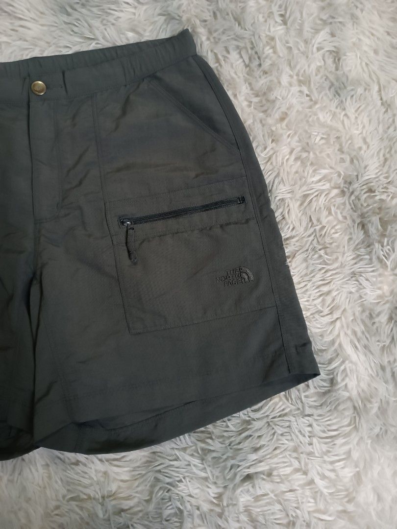 The North Face Nylon Cargo Short (Unisex) (Category: Shorts) located in Mandaluyong City. Submitted by retro.199x (Listing ID 1471027903, Image 2). Description: SIZE MEDUIM ON TAG Waist: 30-32 Length: 17 Thigh: 13.5 Leg Opening: 12.5.
