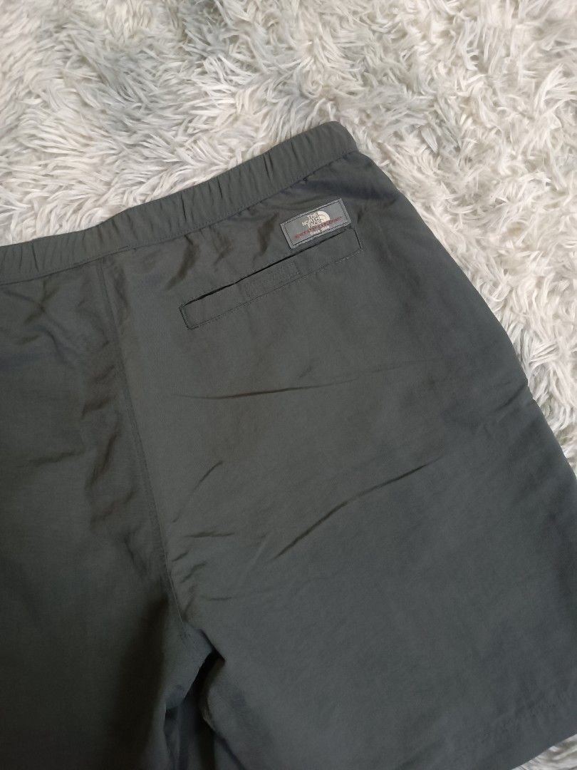 The North Face Nylon Cargo Short (Unisex) (Category: Shorts) located in Mandaluyong City. Submitted by retro.199x (Listing ID 1471027903, Image 3). Description: SIZE MEDUIM ON TAG Waist: 30-32 Length: 17 Thigh: 13.5 Leg Opening: 12.5.