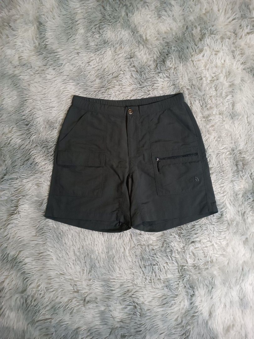The North Face Nylon Cargo Short (Unisex) (Category: Shorts) located in Mandaluyong City. Submitted by retro.199x (Listing ID 1471027903, Image 1). Description: SIZE MEDUIM ON TAG Waist: 30-32 Length: 17 Thigh: 13.5 Leg Opening: 12.5.