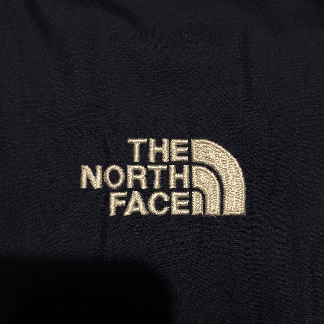 The North Face Reversible Insulated Jacket Plaid Snap Front Coat (Category: Coats, Jackets and Outerwear) located in Dasmarinas. Submitted by corenyxmessy_3rd_account (Listing ID 1470955146, Image 3). Description: width - 22.5 length- 29.5.