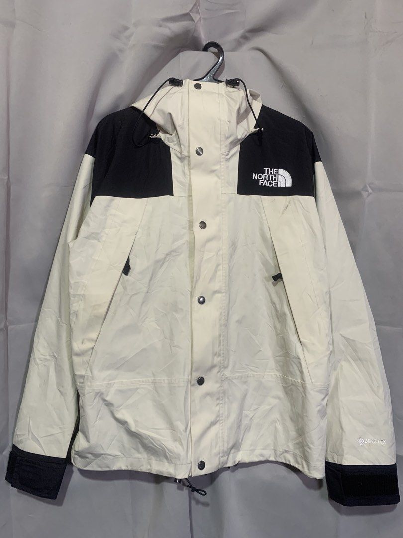The North Face Windbreaker (Category: Activewear) located in Manila. Submitted by bibiies2.0xghettothrift (Listing ID 1470943248, Image 1). Description: Mine 1500 Details W23 L26 loc. baclaran parañaque.