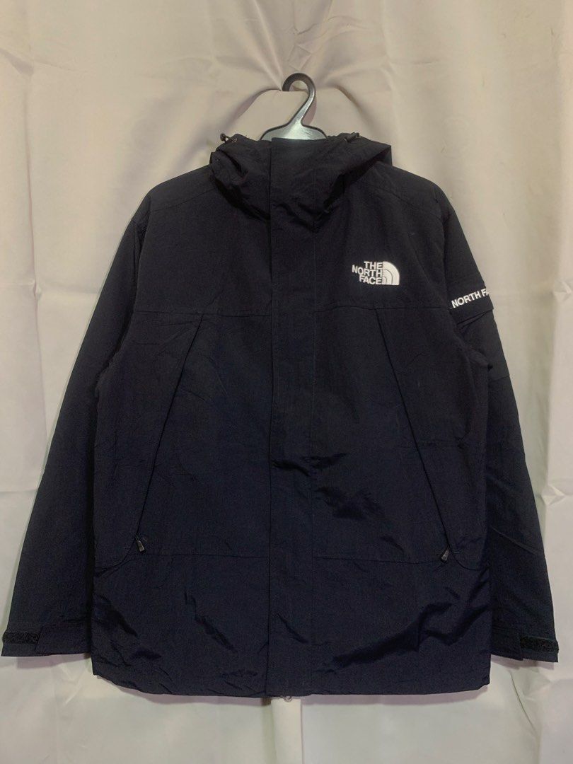 The North face Windbreaker (Category: Activewear) located in Manila. Submitted by bibiies2.0xghettothrift (Listing ID 1470985627, Image 1). Description: Mine 1500 Details W23 L28 Large on tag loc. baclaran parañaque.