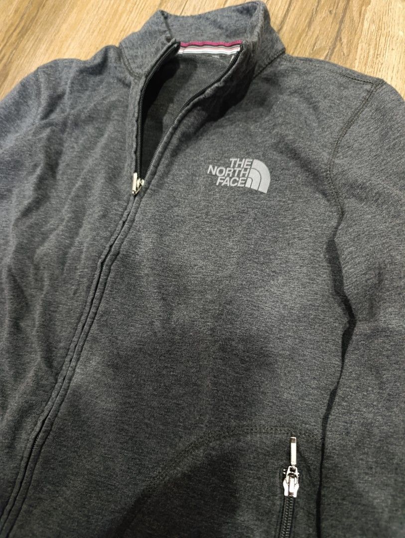 THE NORTH FACE WOMENS JACKET (Category: Coats, Jackets and Outerwear) located in Angeles City. Submitted by kc_archvs (Listing ID 1471093209, Image 3). Description: Size: S to M Dimes: 19x24 issue none 300php if delivery +sf.