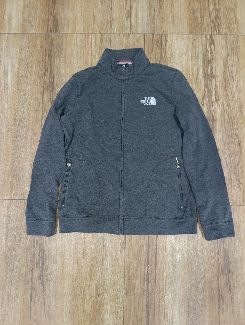 THE NORTH FACE WOMENS JACKET (Category: Coats, Jackets and Outerwear) located in Angeles City. Submitted by kc_archvs (Listing ID 1471093209, Image 1). Description: Size: S to M Dimes: 19x24 issue none 300php if delivery +sf.