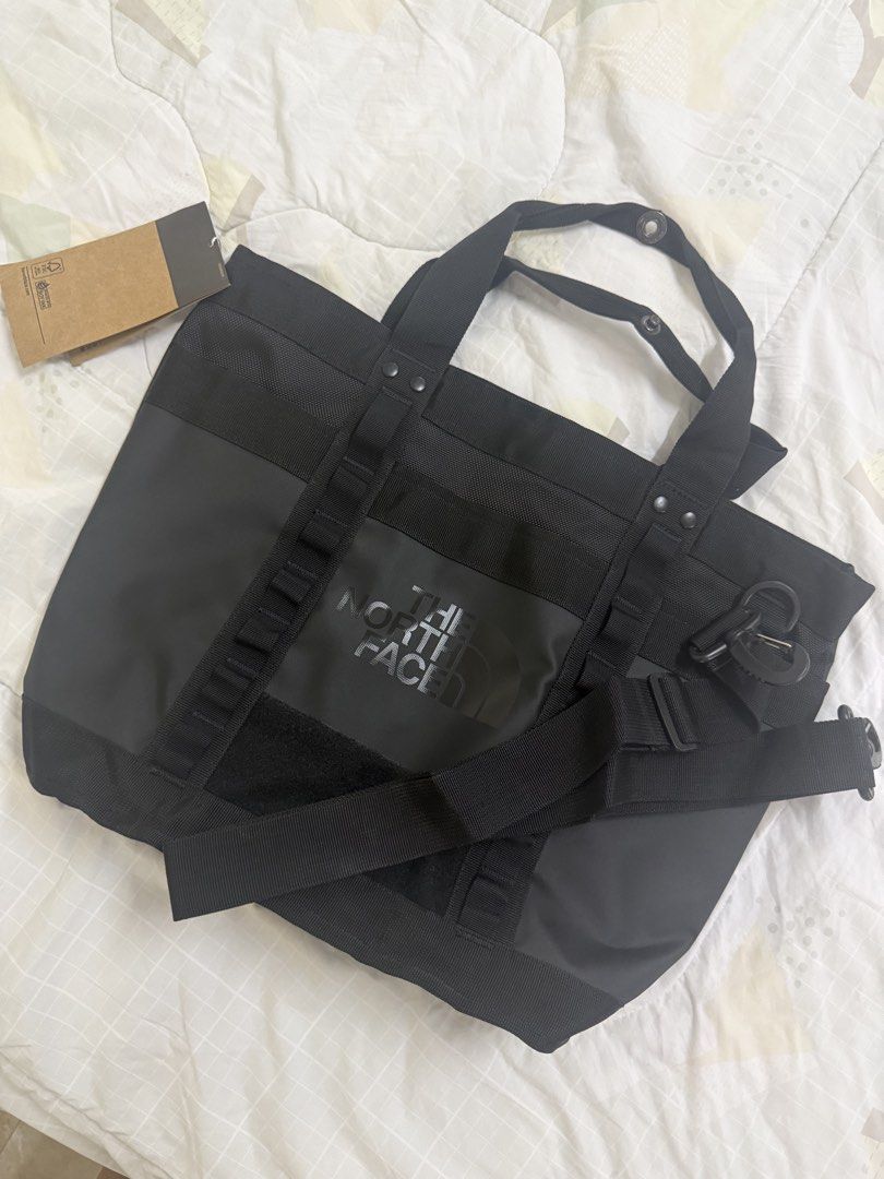 The NorthFace Utility Tote (Category: Sling Bags) located in Mandaluyong City. Submitted by rocagarces (Listing ID 1471081404, Image 1). Description: ✨ 17L capacity ✨ Durable 1000D recycled polyester ✨ Water-repellent finish ✨ Nylon webbing ✨ Size: 13” × 6.25” × 19”.