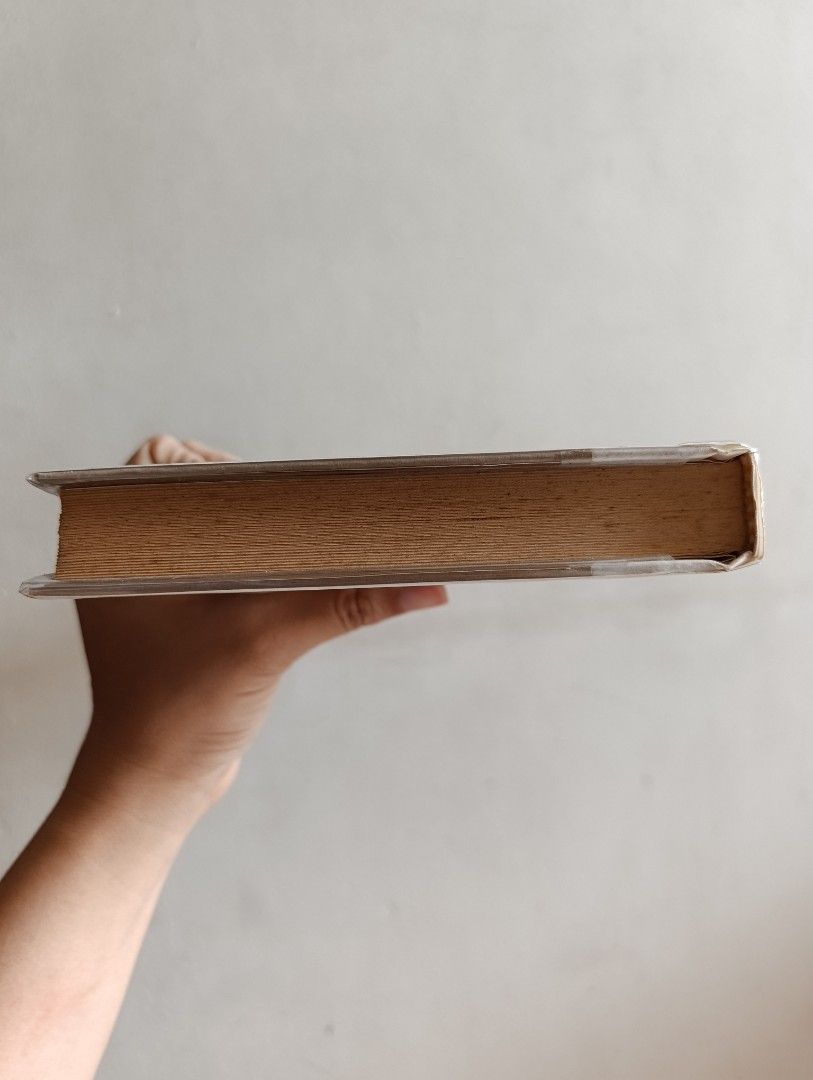 Things That Matter by Joshua Becker (Hardcover) (Category: Storybooks) located in Manila. Submitted by bookworm_2070 (Listing ID 1470975621, Image 3). Description: RFS: Decluterring. Done Reading Authentic, bought from Fullybooked. Flaws: Tanning and highlights Price: 💰 350 📦 MOD (shouldered by buyer): Lalamove (within Metro Manila only) or J&T Express direct 📦 Meetups: SM Megamall, MRT Shaw Boulevard or other nearby areas. 💸 MOP: GCash, Maya