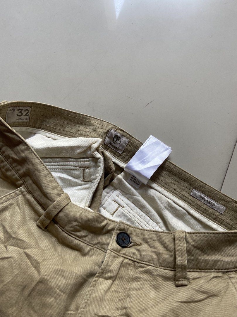 Timberland Cargo Relaxed Shorts Size 32 (Category: Shorts) located in Panabo. Submitted by thrifty.red (Listing ID 1470943253, Image 2). Description: width:32 length:20.5 hem:10 Excellent Condition.