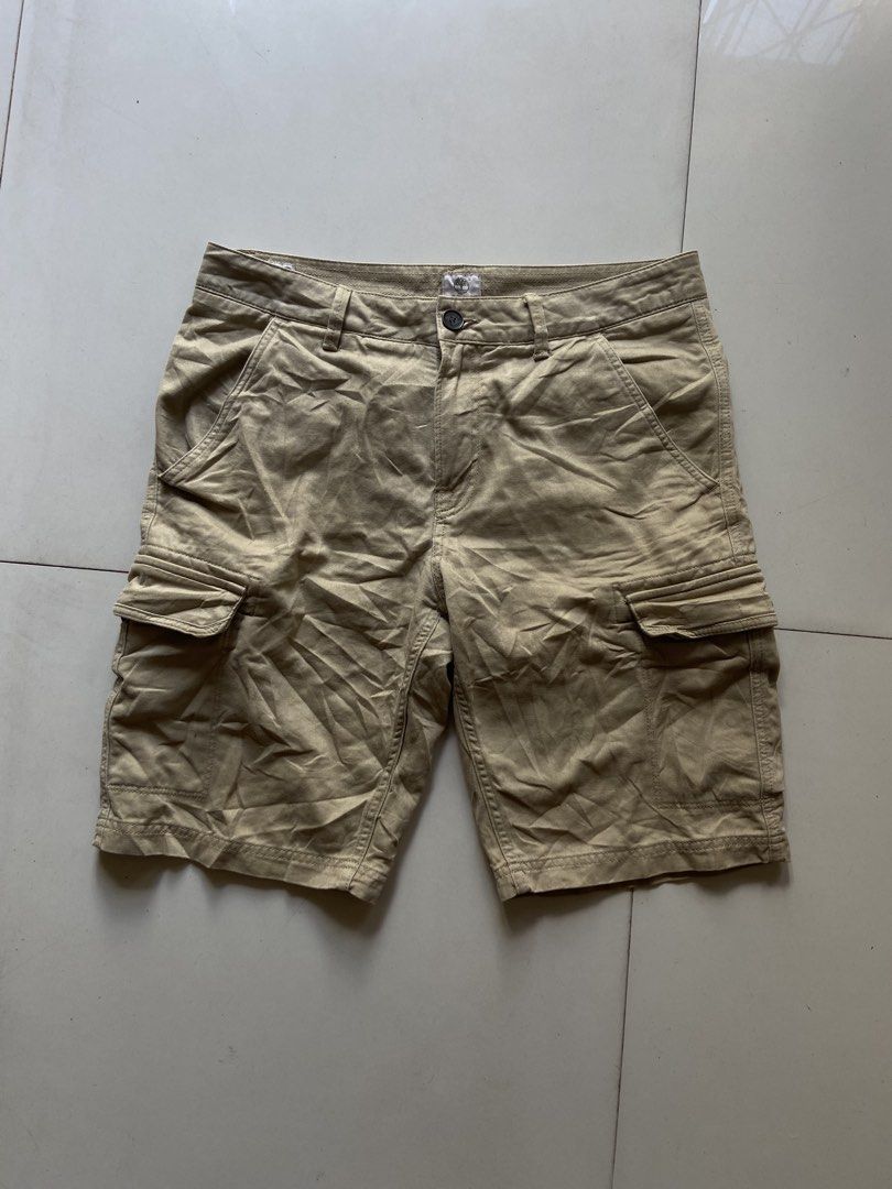 Timberland Cargo Relaxed Shorts Size 32 (Category: Shorts) located in Panabo. Submitted by thrifty.red (Listing ID 1470943253, Image 1). Description: width:32 length:20.5 hem:10 Excellent Condition.