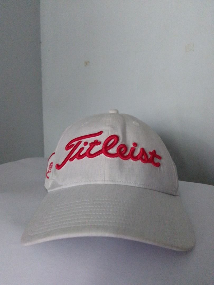 Titleist 2020 Pro V1 Golf Hat White Red (Category: Caps & Hats) located in Pavia. Submitted by ilawod_shop (Listing ID 1470967832, Image 1). Description: - Authentic Titleist golf cap in classic white - Eye-catching red embroidered lettering on front, right side, and back strap - Pro V1 printed on the left side - Unique 2020 graphic with a rat symbol on the side - Adjustable strap closure for a customized, secure fit - Built-in interior sweatband