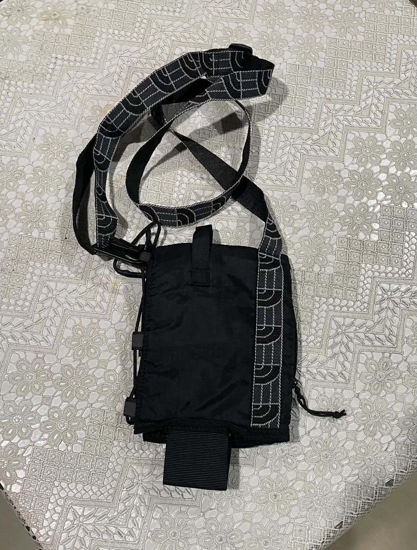 TNF Borealis Water Bottle Holder (Category: Sling Bags) located in Bacolod City. Submitted by abkicks_apparel (Listing ID 1471086353, Image 3). Description: TNF Borealis Water Bottle Holder Original Guaranteed With Pockets Inside Multiple Compartments No Hidden Issues As New Condition .