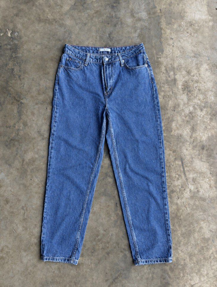 Tommy Hilfiger Blue Jeans (Category: Jeans) located in Butuan. Submitted by BytheriverClothing (Listing ID 1470982476, Image 1). Description: No issues Waistline 27-28 Excellent condition Slight tapered Can fit mens.