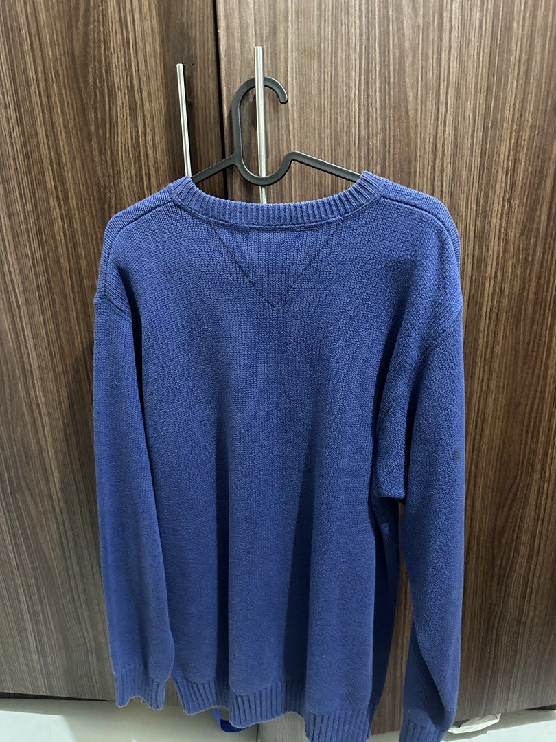 Tommy Hilfiger Navy Blue Sweater (Category: Formal Shirts) located in Manila. Submitted by declutterwme_jj (Listing ID 1471055951, Image 3). Description: Too long :( bought it on ig (3500).