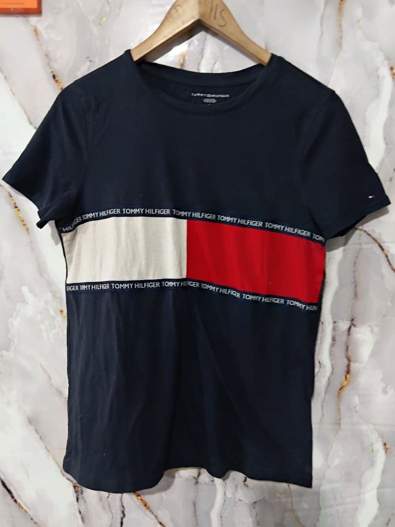 TOMMY HILFIGER TSHIRT SIZE MEDIUM (Category: Shirts) located in General Mariano Alvarez. Submitted by adonid (Listing ID 1470940422, Image 1). Description: TOMMY HILFIGER TSHIRT SIZE MEDIUM SIGN OF USAGE LOC. GMA CAVITE PHP 300.