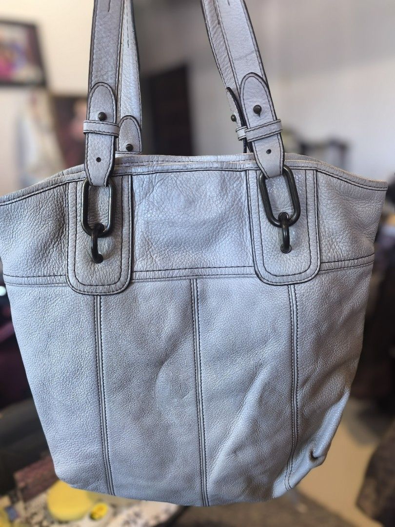 Tommy Hilfiger White Leather Tote Bag (Category: Tote Bags) located in Cagayan de Oro. Submitted by tommygurl1218 (Listing ID 1470954481, Image 1). Description: - Brand: Tommy Hilfiger - Material: Soft textured white leather with structured vertical panel stitching - Hardware: Dark metal hardware links - Straps: Dual shoulder straps featuring adjustable buckle details - Interior: Beautiful blue, pink, and white floral cotton fabric lining - Stora