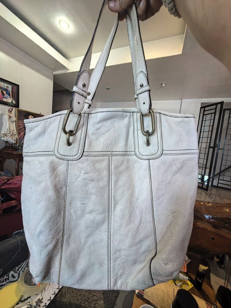 Tommy Hilfiger White Leather Tote Bag (Category: Tote Bags) located in Cagayan de Oro. Submitted by tommygurl1218 (Listing ID 1470954481, Image 3). Description: - Brand: Tommy Hilfiger - Material: Soft textured white leather with structured vertical panel stitching - Hardware: Dark metal hardware links - Straps: Dual shoulder straps featuring adjustable buckle details - Interior: Beautiful blue, pink, and white floral cotton fabric lining - Stora