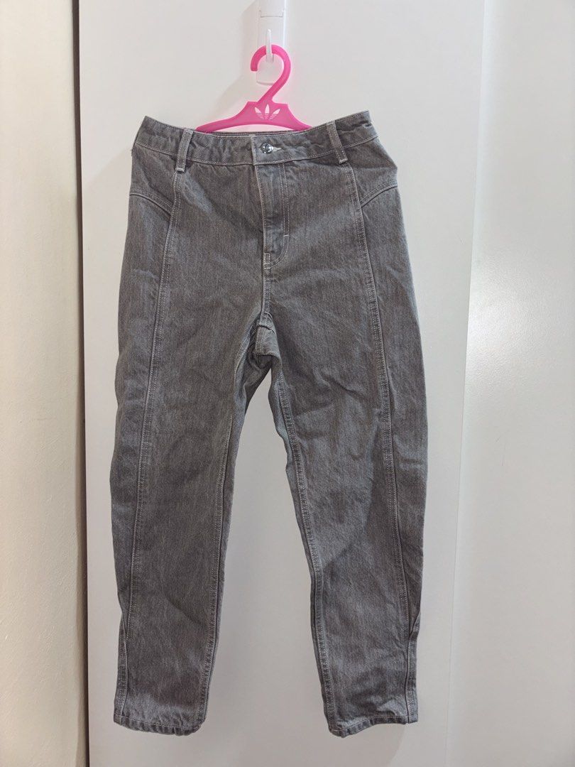 Topshop Gray Jeans (Category: Jeans) located in Bacoor. Submitted by ynnasdrawer (Listing ID 1471045915, Image 1). Description: - soso cute - worn once - 21-23 waistline - rfs: decluttering .