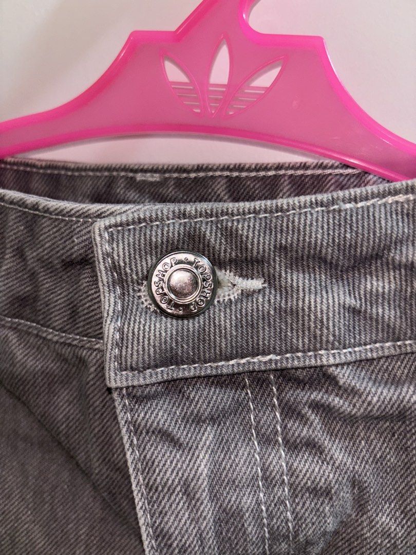 Topshop Gray Jeans (Category: Jeans) located in Bacoor. Submitted by ynnasdrawer (Listing ID 1471045915, Image 2). Description: - soso cute - worn once - 21-23 waistline - rfs: decluttering .