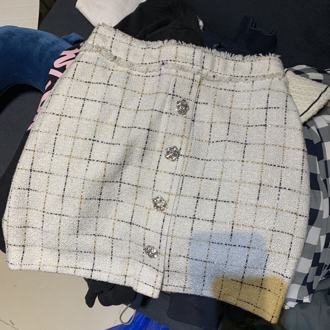 Topshop Skirt (Category: Skirts) located in Manila. Submitted by xoxoblair (Listing ID 1470932437, Image 1). Description: .