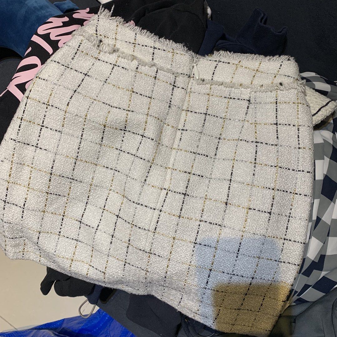 Topshop Skirt (Category: Skirts) located in Manila. Submitted by xoxoblair (Listing ID 1470932437, Image 3). Description: .
