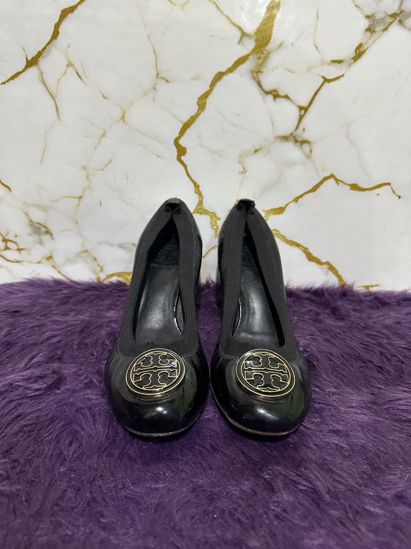 Tory Burch (Category: Flats & Sandals) located in Marikina City. Submitted by georgiaprelovestuff (Listing ID 1470997020, Image 1). Description: size 36 PLEASE READ BEFORE MAKING AN OFFER: 🔹No inclusions since this is preloved 🔹NO to low ballers please 🔹NO meetups due to busy schedule 🔹If you make an offer, please get the item let's not waste each other's time 🔹NO return NO exchange NO cancellation 🔹Please manage your expectation since all 