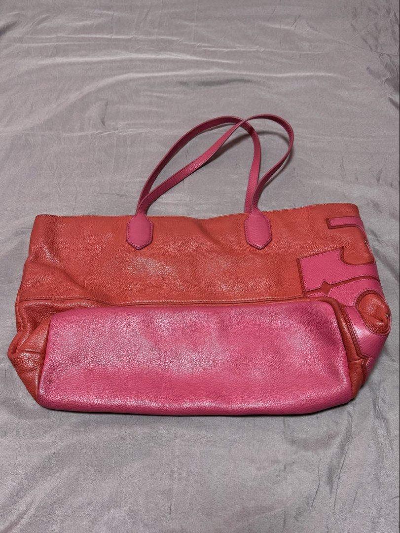 Tory Burch Tote Bag Pink Leather (Category: Luxury Bags & Wallets) located in Quezon City. Submitted by meecaisawesome (Listing ID 1471003796, Image 2). Description: Negotiable for sure buyers! - No issue! Only unnoticeable stains underneath..