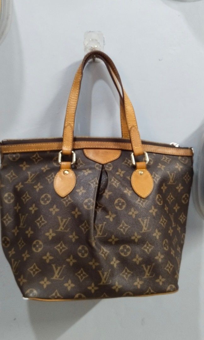 Tote bag (Category: Tote Bags) located in Trece Martires City. Submitted by vherma (Listing ID 1470964340, Image 2). Description: LV monogram palermo PM crafted from signature brown monogram coated canvas with natural vachetta leather trim and gold-tone hardware..