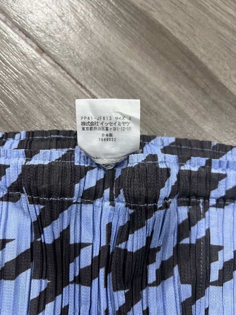 Trouser (Category: Other Bottoms) located in Manila. Submitted by ricadawn (Listing ID 1471099928, Image 3). Description: Size 27-30 Excellent to new Condition .
