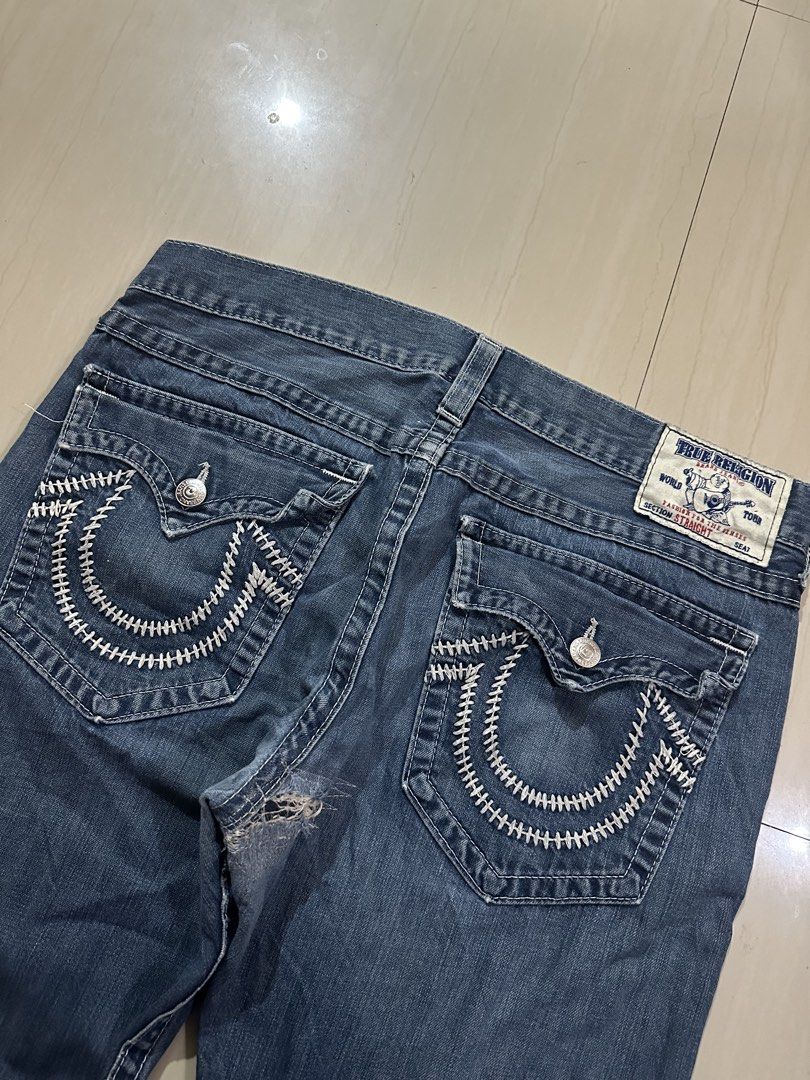 True Religion (Category: Jeans) located in Alitagtag. Submitted by bhthrift_30 (Listing ID 1471076124, Image 3). Description: True religion Issue repaired sa may bandang pwet 1k+sf Dm📩.