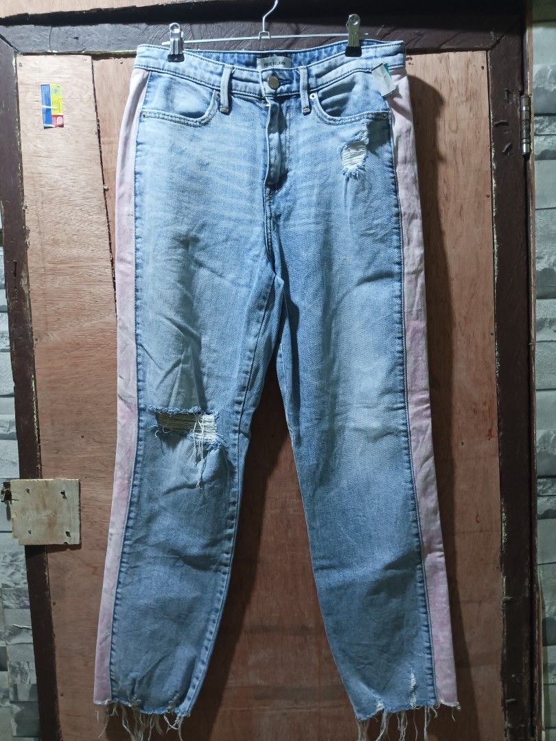 True Religion STARR Tattered jeans (Category: Jeans) located in Pastrana. Submitted by thevintageclub (Listing ID 1470935164, Image 2). Description: ( see attached pics for details ) Disclaimer: Pls manage your expectations .US bale.Need wash.