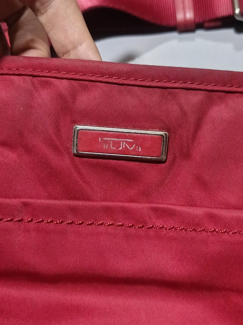 Tumi Nylon Sling/ Cross-Body Bag (Category: Luxury Bags & Wallets) located in Tacloban City. Submitted by agnescthrifted98 (Listing ID 1471058686, Image 2). Description: No serial number can fit umbrella may mga compartments din issue ballpen stain no bubbles sa nylon.