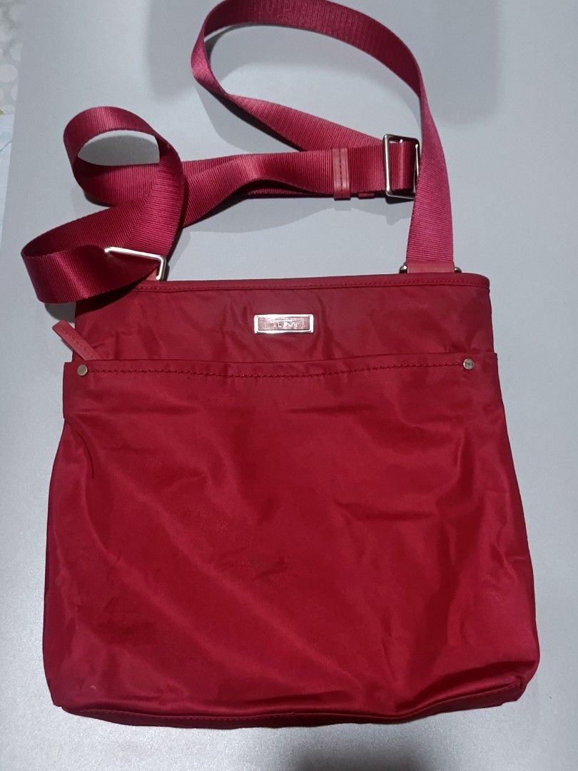 Tumi Nylon Sling/ Cross-Body Bag (Category: Luxury Bags & Wallets) located in Tacloban City. Submitted by agnescthrifted98 (Listing ID 1471058686, Image 1). Description: No serial number can fit umbrella may mga compartments din issue ballpen stain no bubbles sa nylon.
