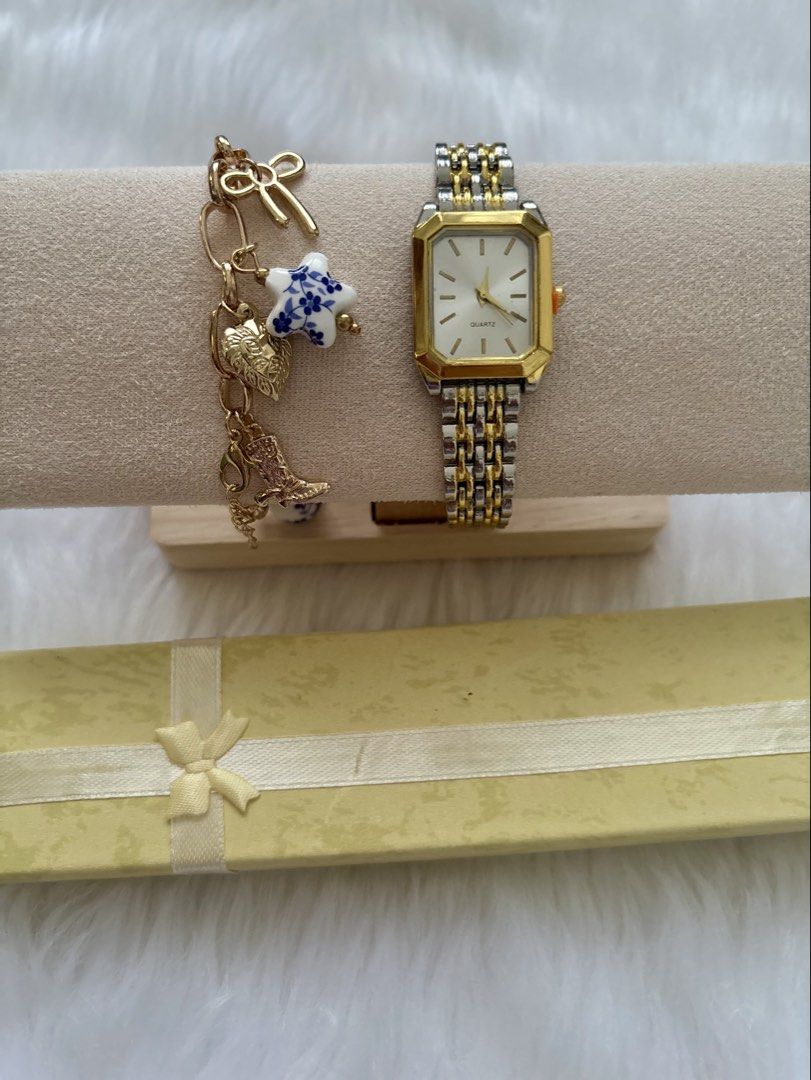Two-tone Watch ✨ (Category: Women's Watches) located in Nabua. Submitted by prlvdthgss (Listing ID 1470990761, Image 1). Description: Classic timepieces for any look. ⌚✨ Note: Not guaranteed non-tarnish, but with proper care and regular wiping, they will definitely last long! Brandnew with box 🎁 Battery operated no cod | price +sf Gcash/maribank 📍camsur,bicol .