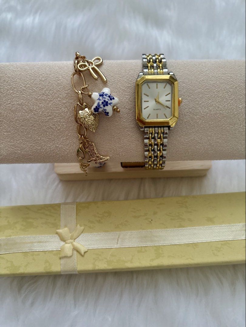 Two-tone Watch ✨ (Category: Women's Watches) located in Nabua. Submitted by prlvdthgss (Listing ID 1470990761, Image 2). Description: Classic timepieces for any look. ⌚✨ Note: Not guaranteed non-tarnish, but with proper care and regular wiping, they will definitely last long! Brandnew with box 🎁 Battery operated no cod | price +sf Gcash/maribank 📍camsur,bicol .