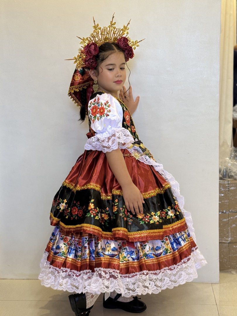 UN costume 7-10yo (Category: Evening dresses & gowns) located in Bacolod City. Submitted by drjessicaa26112 (Listing ID 1471023905, Image 3). Description: .
