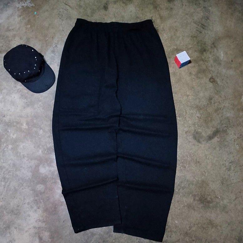 UNCOMMON THREAD BAGGY CHEF PANTS (Category: Trousers) located in Antipolo. Submitted by cylexuzxc (Listing ID 1471018306, Image 1). Description: ISSUE: HEEL DRAG/BITE DIMES: WAIST 17 L 46 DM FOR MORE DETAILS📩 CONDITION: 8.5/10 COLOR RATE: 9/10 LOC AND CAN DO MEET UP AROUND: ANTIPOLO CITY MOP: GCASH / BANK TRANSFER IMPORTANT NOTES‼️ 📌-THE COLOR IN THE PICTURE MAY CHANGE DUE TO LIGHTING 📌-ALL ITEMS ARE THRIFTED SO PLS MANAGE YOUR EXPECTATIONS.