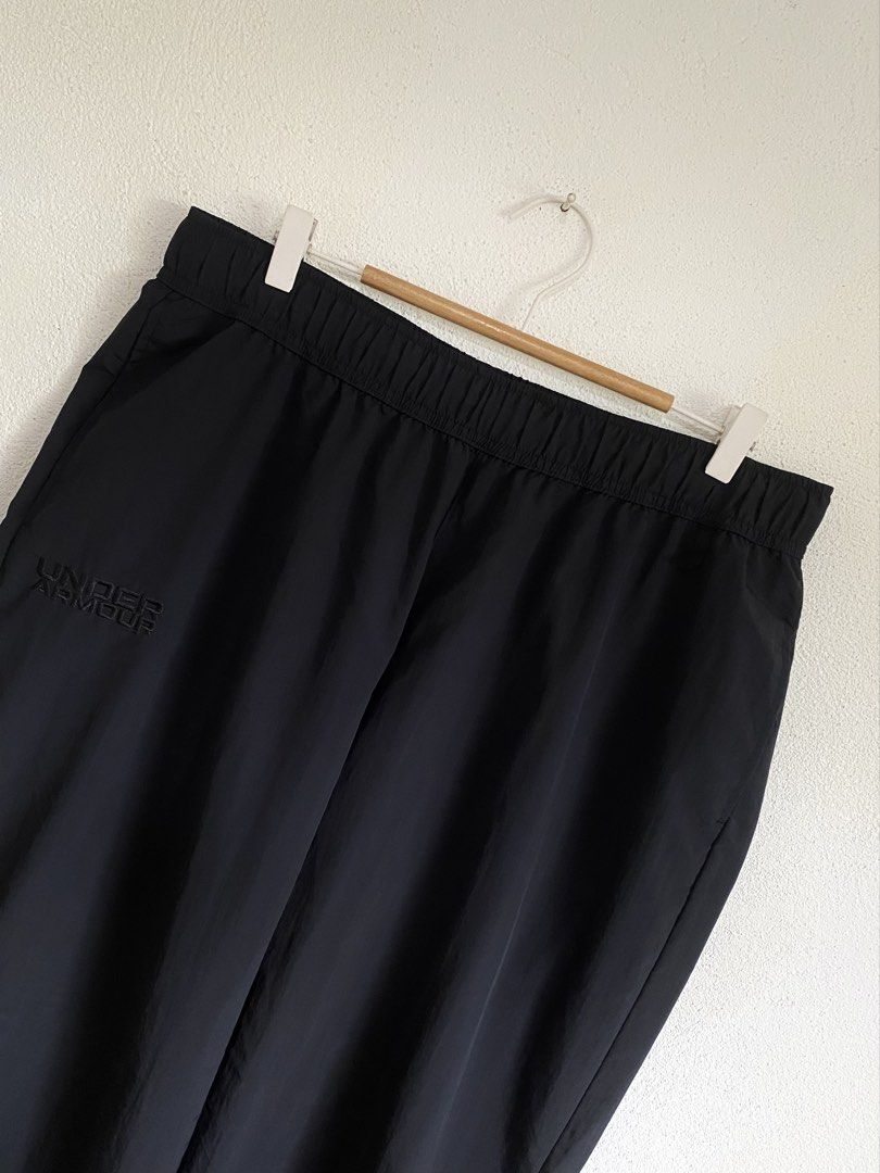 Under Armour Storm Woven Joggers Pants (Category: Joggers) located in Goa. Submitted by dandd_thrift_goods (Listing ID 1471057040, Image 2). Description: ▪️ SIZE ON TAG: 2XL ▪️DIMES: Length | Waist ▪️COLOR RATE: 10/10 ▪️CONDITION: 10/10 ▪️ISSUE: ❌ .