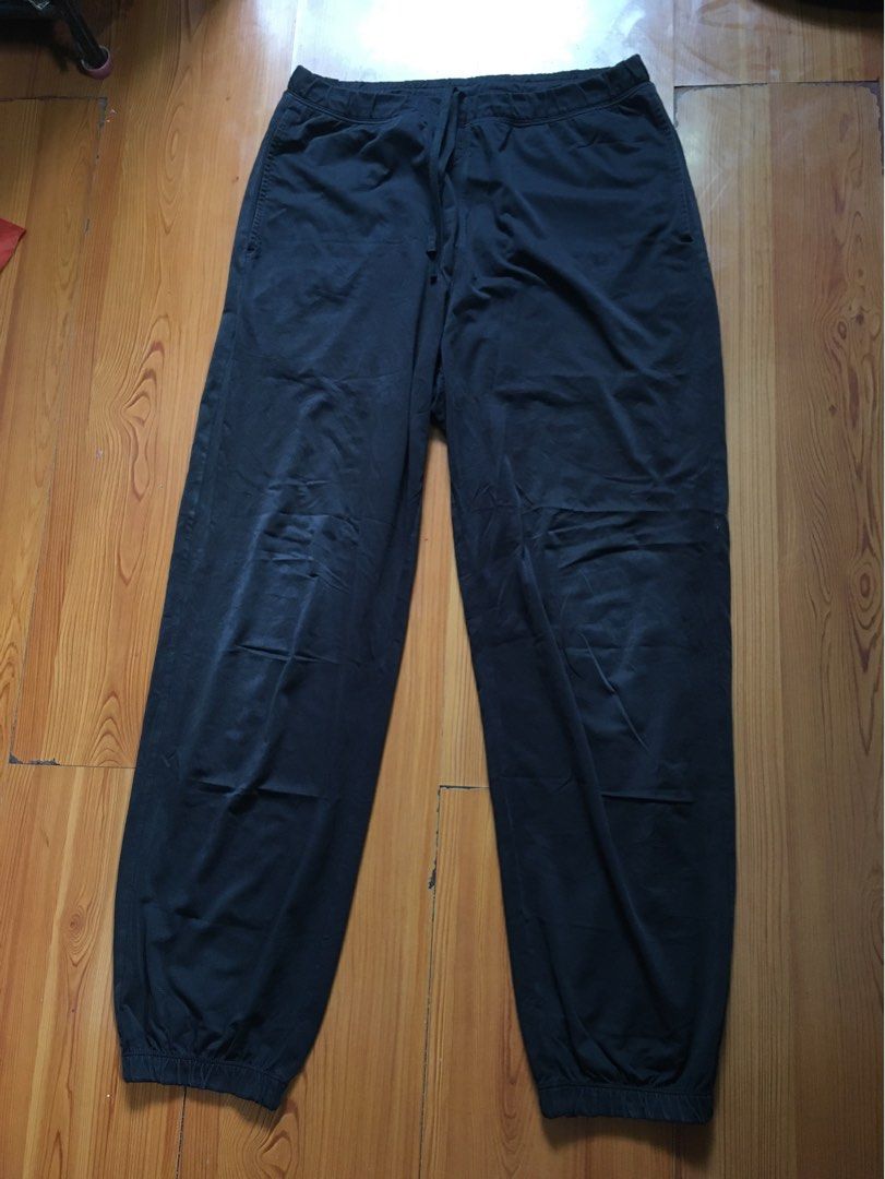 Uniqlo airism trackpants (Category: Activewear) located in San Juan City. Submitted by sashoppeepipi (Listing ID 1471119033, Image 3). Description: .