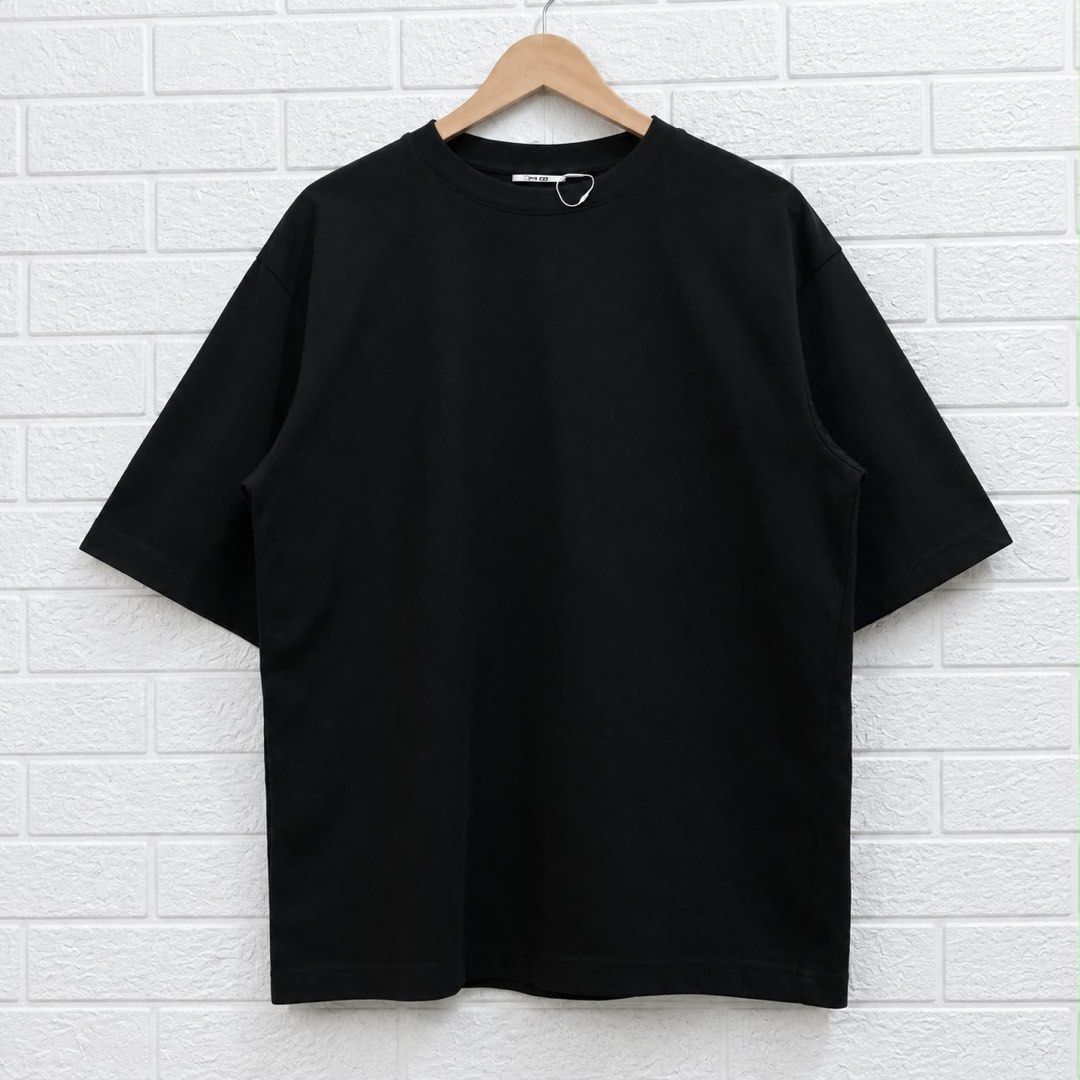 Uniqlo Airsim Oversized (Category: Tshirts & Polo Shirts ) located in Taguig. Submitted by thriftstar2 (Listing ID 1470934050, Image 2). Description: 350 each Excellent condition Colors: Blue - 1 pc (Size XL) Black - 2 pcs ( Size XL and L) Dirty White - 1 pc (Size XL) Gray - 1 pc (Size M).