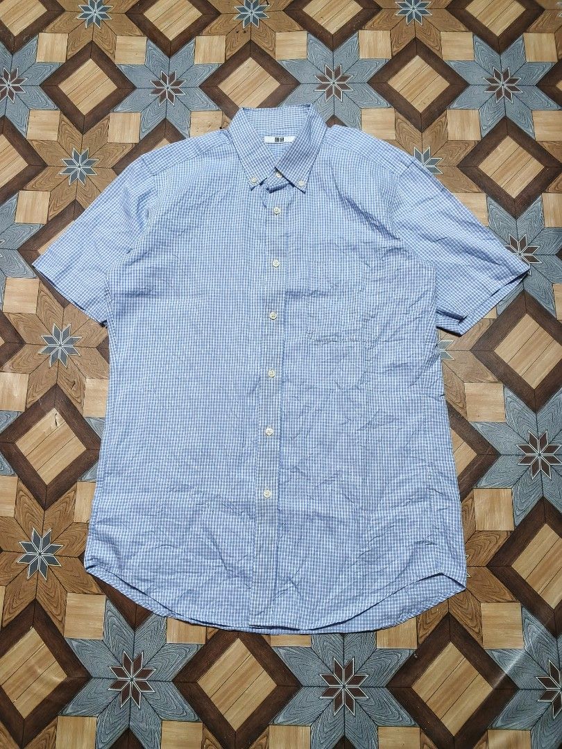 Uniqlo Blue Gingham Check Short Sleeve Button Down Shirt (Category: Tshirts & Polo Shirts ) located in General Santos City (Dadiangas). Submitted by reloom_archives (Listing ID 1471035108, Image 1). Description: - Brand: Uniqlo - Style: Short sleeve shirt in a classic blue gingham check pattern - Size: M - Features: Button-down collar, front button closure, and single left chest pocket - Material: 88% cotton, 12% polyester blend - Condition: Clea