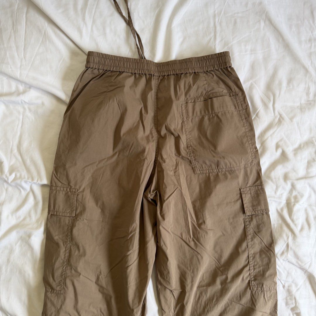 Uniqlo Brown Cargo Pants (Category: Skirts) located in Cavite. Submitted by kydeclutter (Listing ID 1471001166, Image 3). Description: - Size: S (Waist: 60-66cm, Hips: 85-91cm) - Material: 75% cotton, 25% nylon (lightweight and comfortable) - Features: Elastic waistband with drawstring, side cargo pockets, and a back pocket - Condition: Clean inside tag, great for daily casual wear - Bought in Japan! Only worn once - RFS: Not my style anymore.
