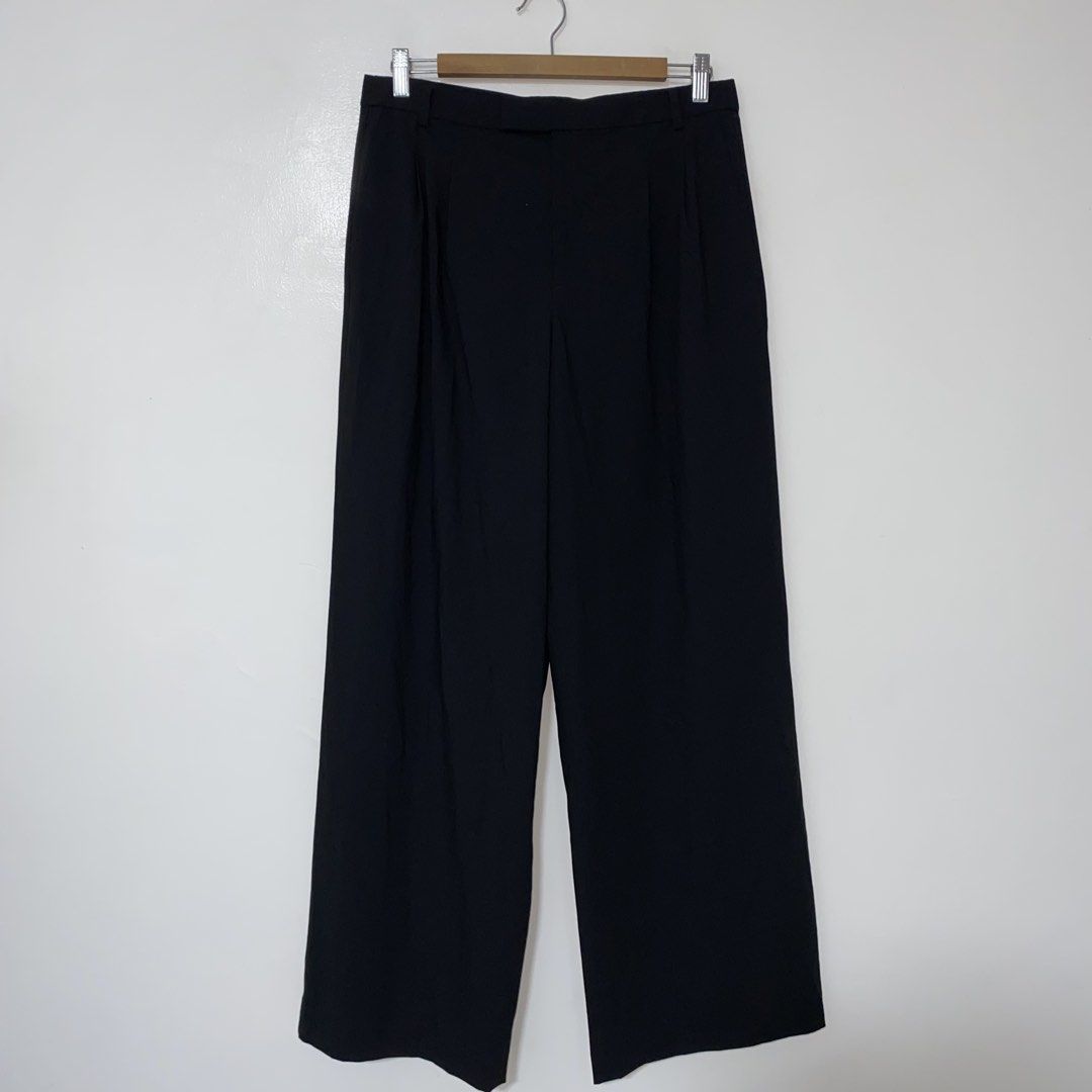 UNIQLO :C pleated wide trouser (Category: Other Bottoms) located in San Jose del Monte. Submitted by mamiracky (Listing ID 1471031216, Image 3). Description: .