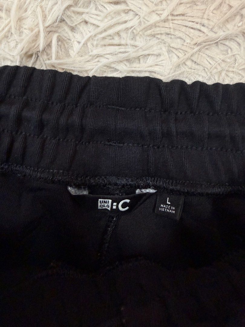 Uniqlo C Wide Sweatpants (Category: Joggers) located in Angeles City. Submitted by queenromero (Listing ID 1471071086, Image 3). Description: waist: 32-35" length: 41".